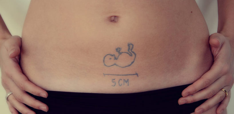 gravid mave med tegning
