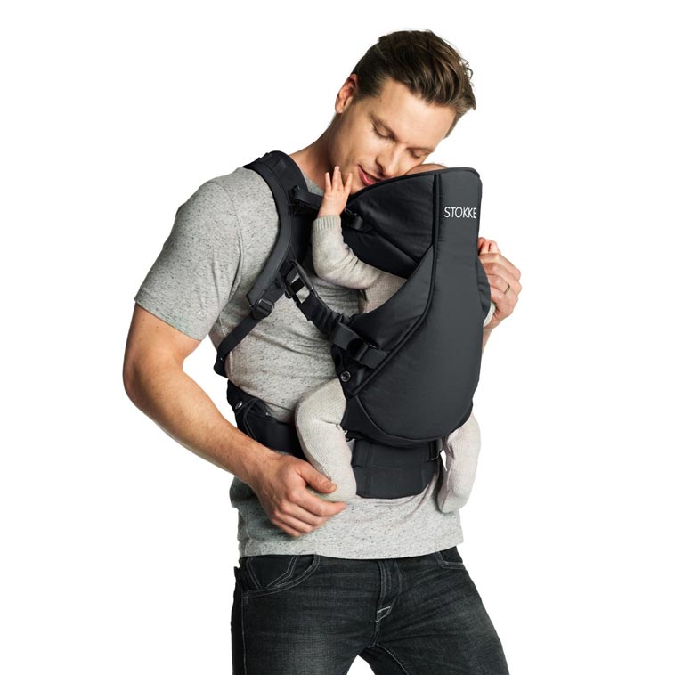 Mand med stokke mycarrier bæresele