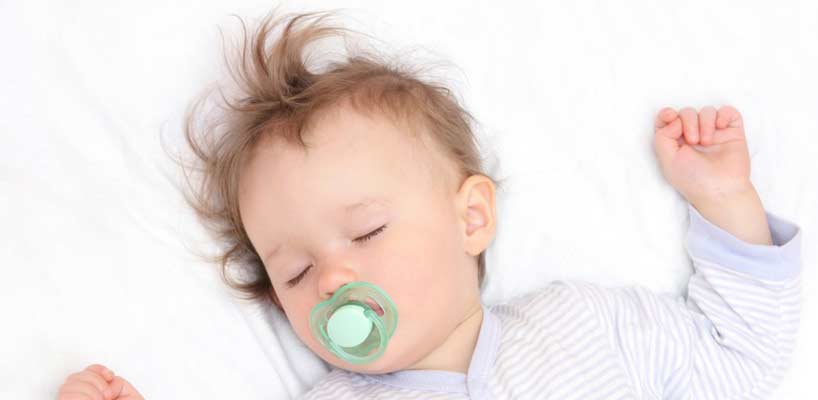 baby sover med sut