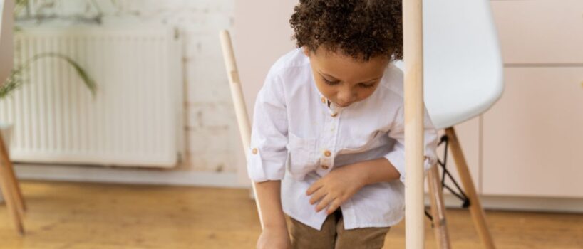 Giv dig selv en hjælpende hånd med disse rengøringsstrategier for småbørnsforældre