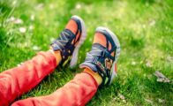 Klar til sneakerssæsonen: Sådan vælger du de rette sneakers til dit barn
